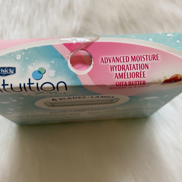 Schick Intuition plus 3 cartridges set - Picture 3 of 4